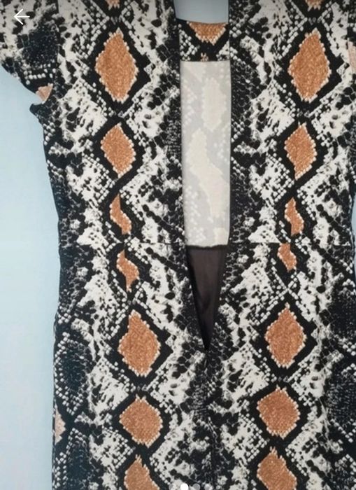 Sukienka letnia  taliowana z kieszeniami