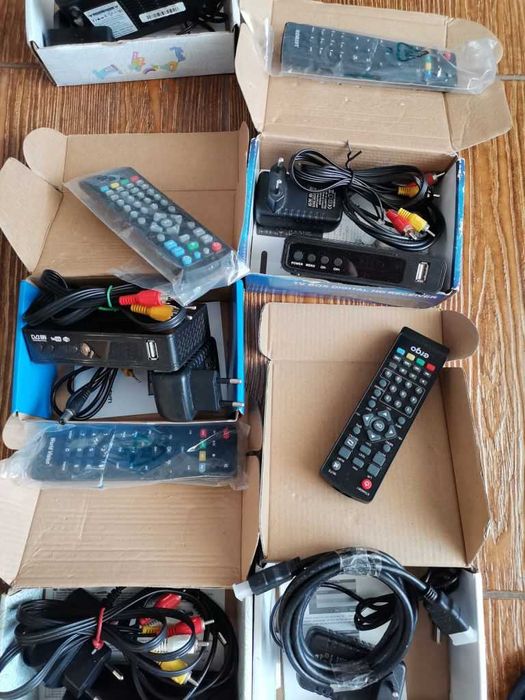 Тюнер Т2 приставка Т2 Ergo UKC Uclan World Vision