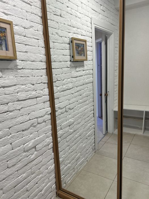 Продається класна 1-на квартира на Грушевського 7!