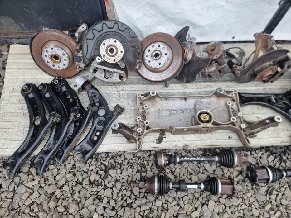 Поворотний кулак полуось VW Passat B8, Tiguan Пассат Golf 7 Octavia A7