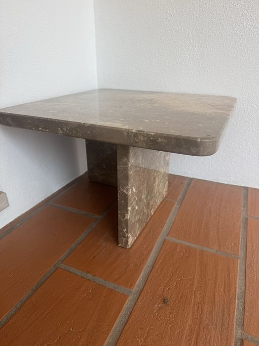 Mesa de apoio em pedra