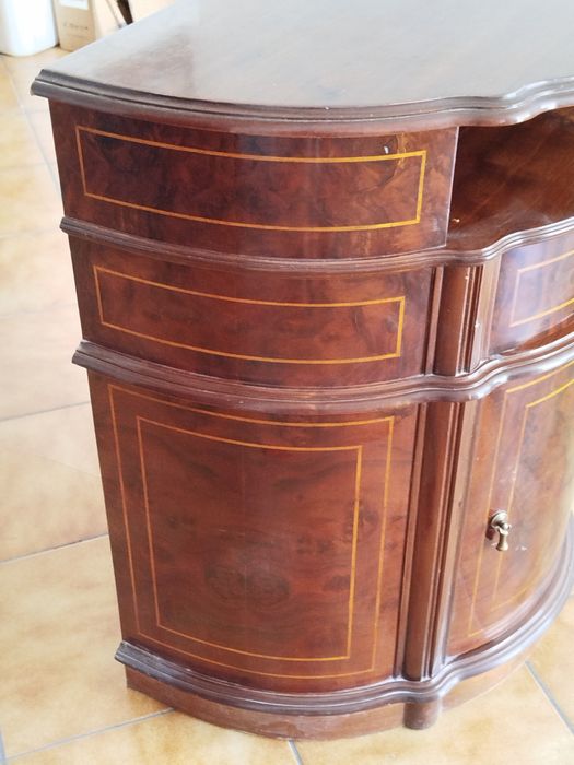 Móvel rústico em madeira