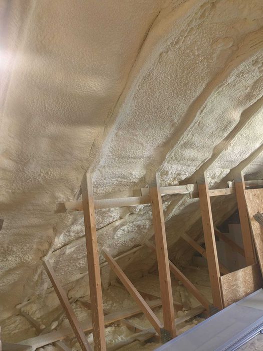 Ocieplenie pianą PUR Izolacje natryskowe DARMOWA WYCENA / Wolny termin