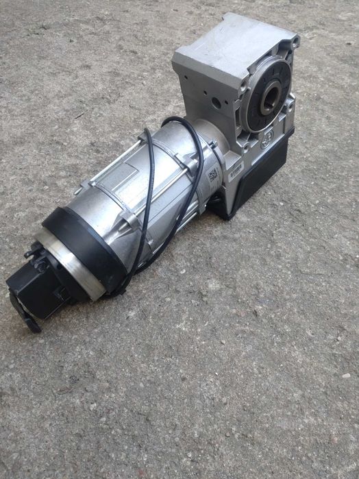 Silnik do bramy przemysłowej