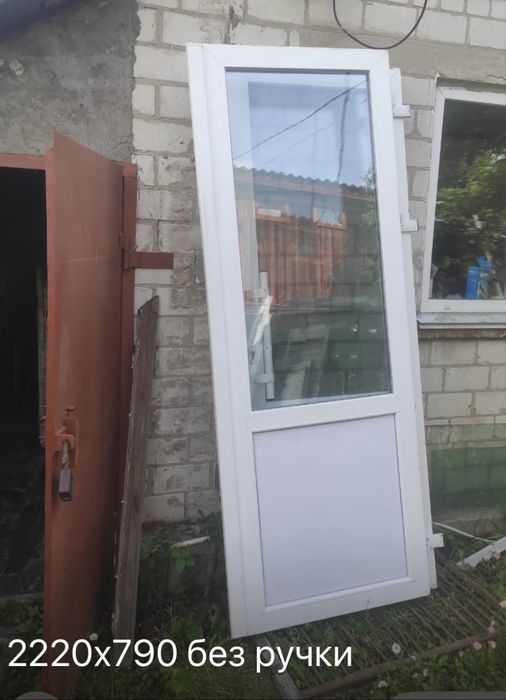 Продам Двері металопластикові б/у