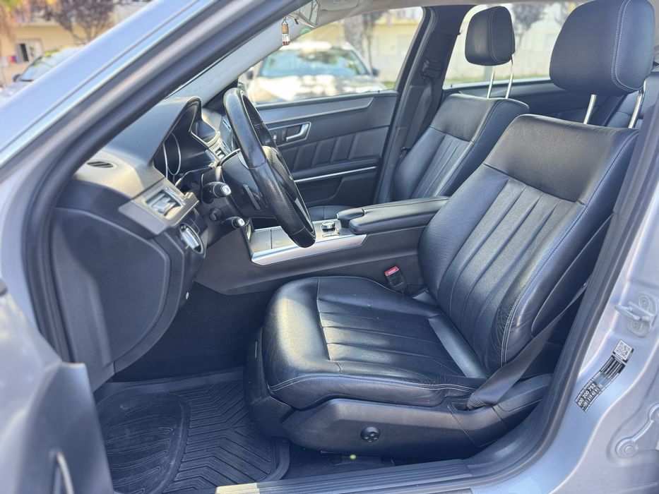Mercedes E350 diesel ano 2015 em bom estado geral.