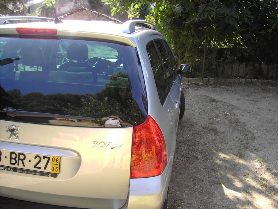 Peugeot 307 SW Black & Silver 1.6 HDI – 7 lugares