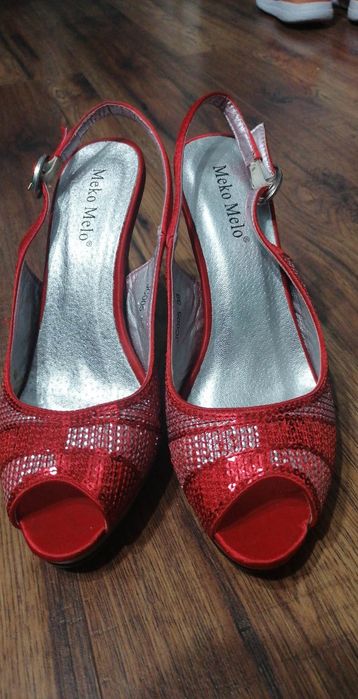 Buty na koturnie