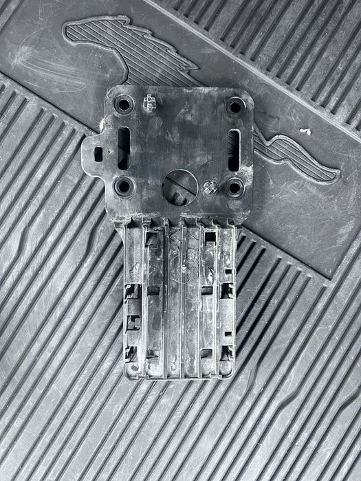 Крепление центрального радара Ford Mustang mach e