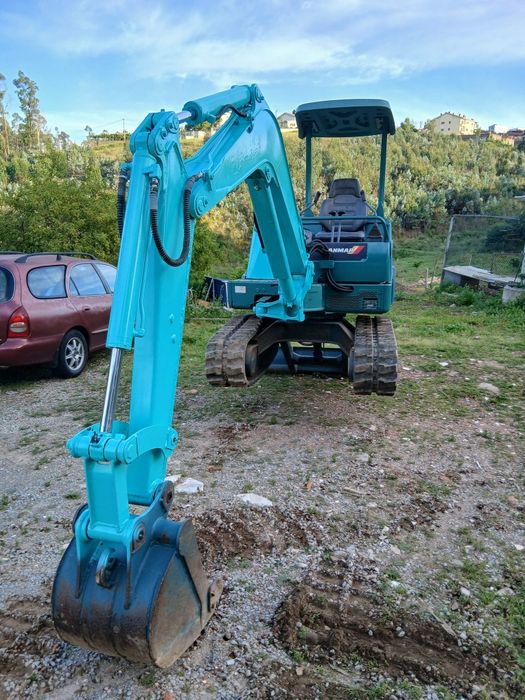Mini giratoria yanmar b27