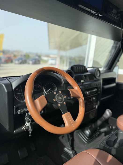 Land Rover Defender  - 130