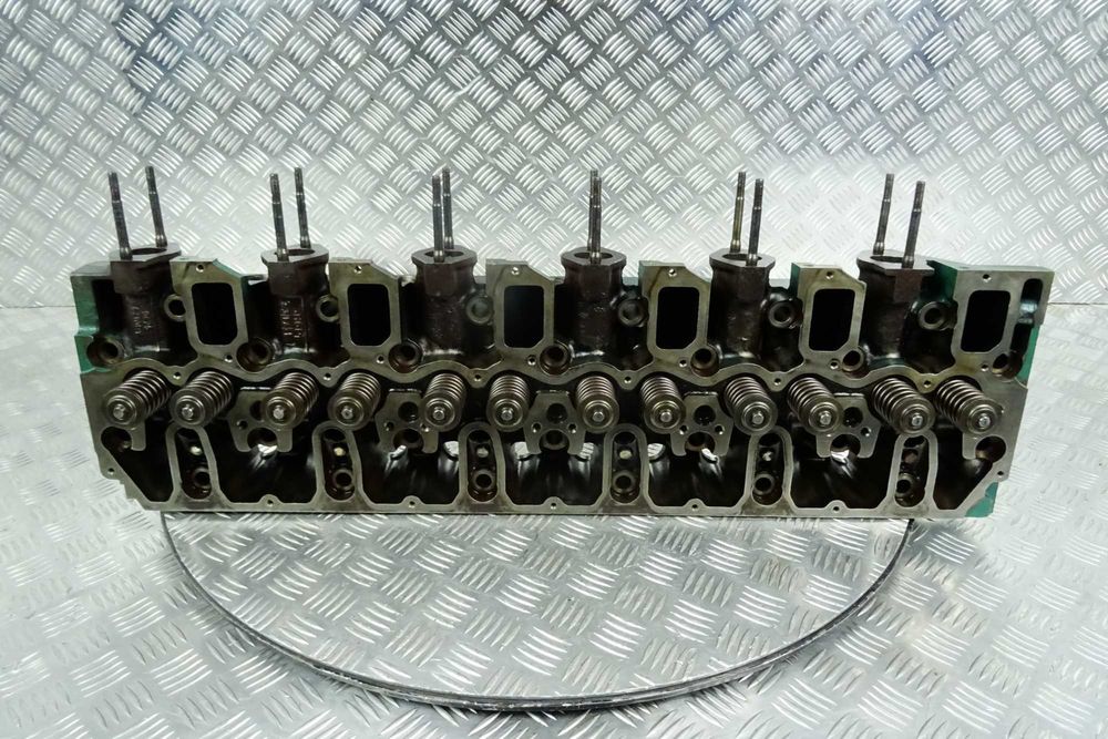 Głowica do silnika Volvo D7. Cylinder head Volvo D7.
