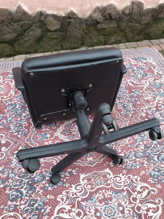 Продам шкіряне крісло