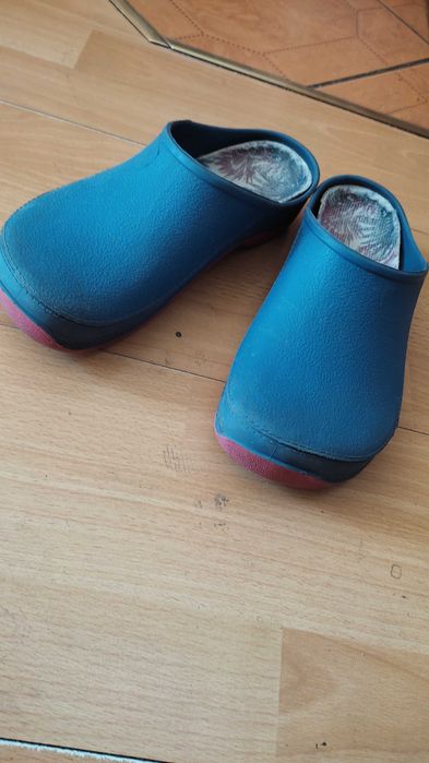 Damskie obuwie ogrodowe granatowe