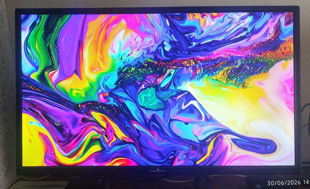 TV Smart Tech 32" LED (32HN10T2) – Em otimo estado