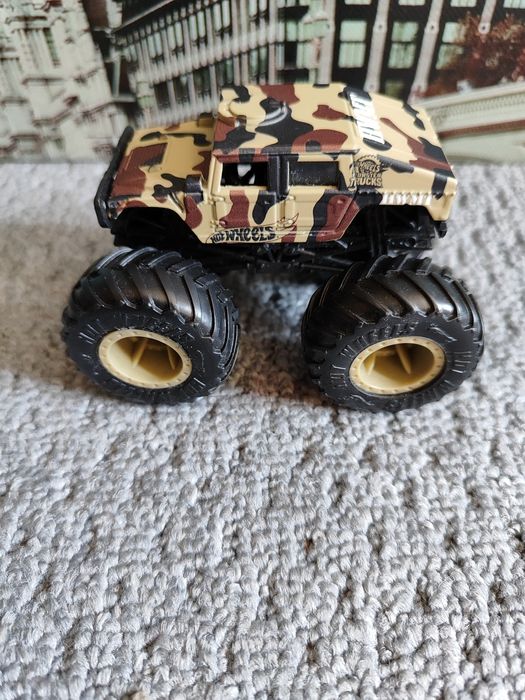 Машинка-Позашляховик Hot Wheels