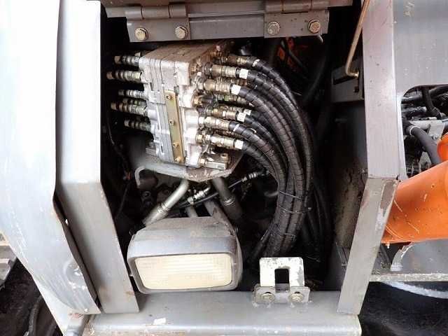 Экскаватор гусеничный Hitachi ZX225USRK.