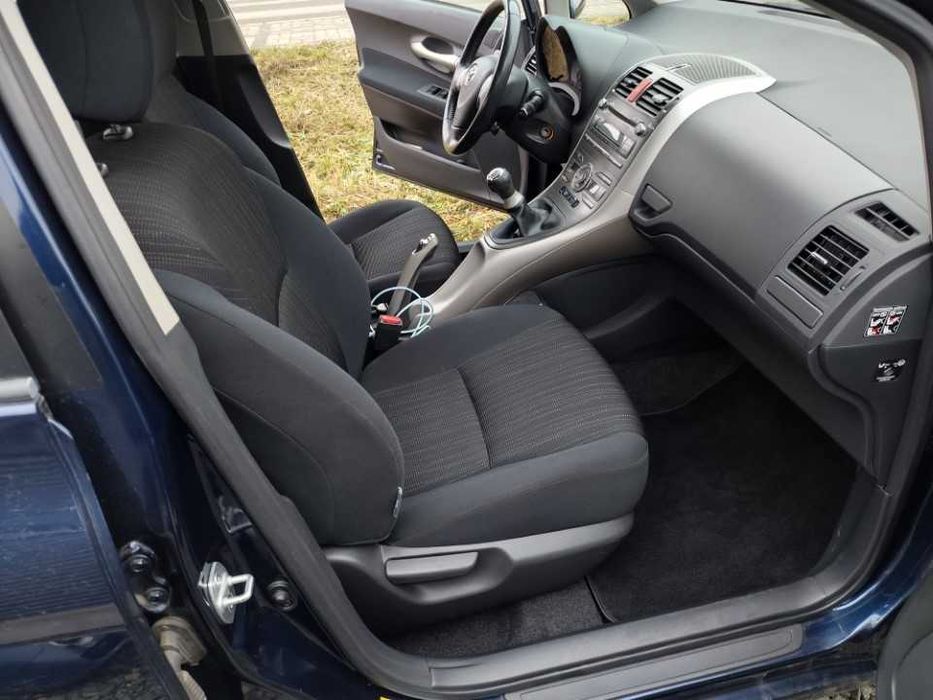 Sprzedam Toyota AURIS E15 124KM LPG PPF piękny nowe lampy długie OC