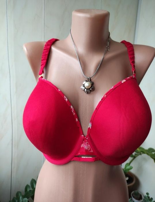 Бюстгальтер 90Е/40DD на поролоні, великий розмір Англія