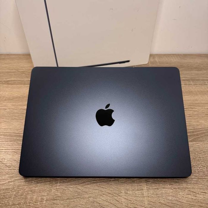 Macbook Air 13" 2025 M4 / 16Gb / SSD 256Gb акб:100% (код: M1114)
