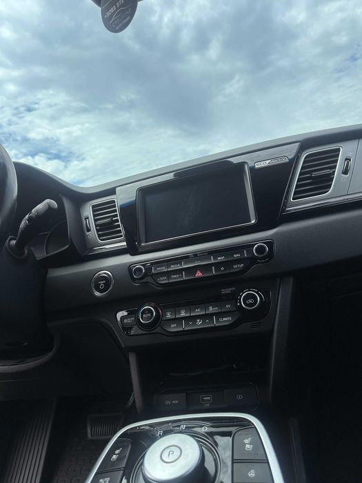 Kia Niro 2019 • 64 кВт • Максимальна комплектація