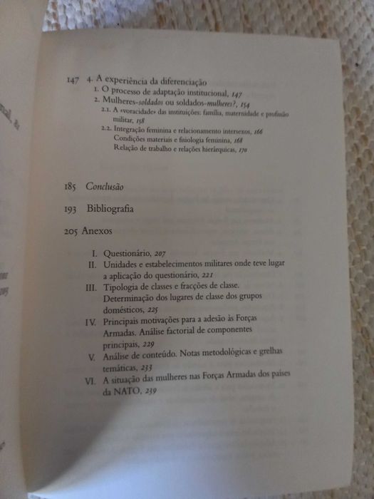 Mulheres nas Forças Armadas Portuguesas por Helena Carreira