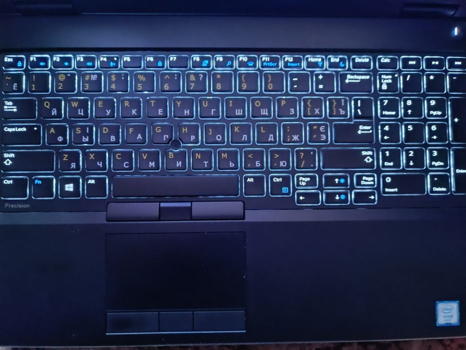 з Face ID 6 ядер, Ігровий ноутбук DELL (Xeon/32/512/P3200 6GB)