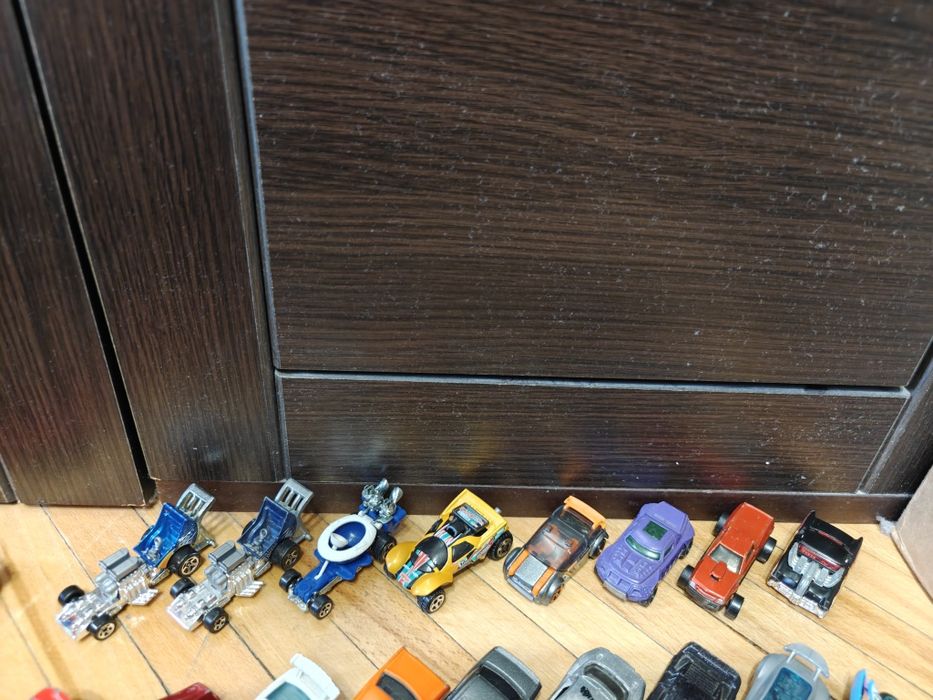 Машинки модели hot wheels оригинал 25шт. одним лотом за 500грн.