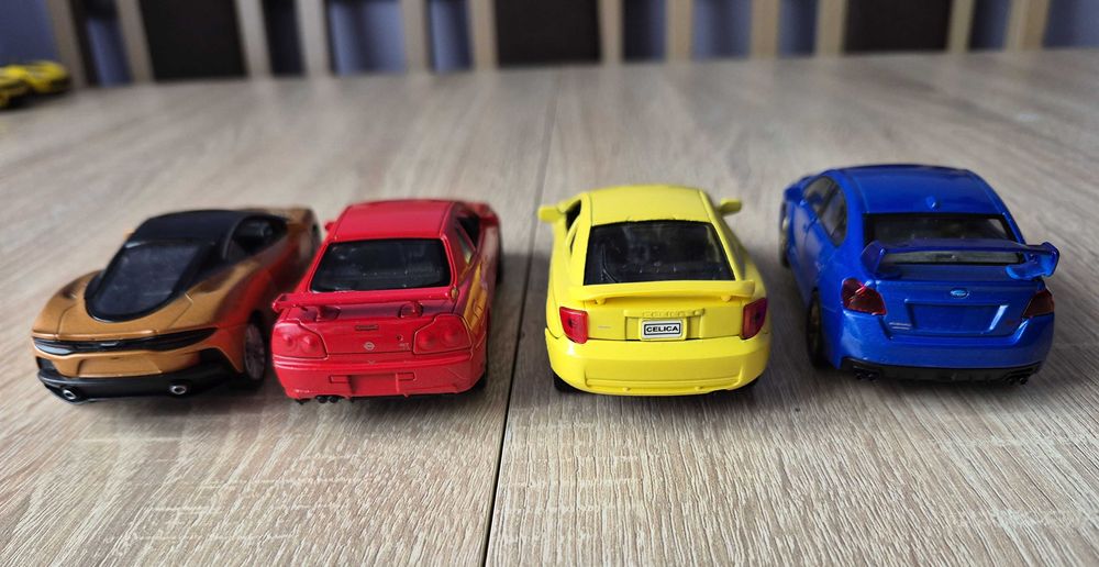 Cztery wspaniałe sportowe modele Welly skala 1:34