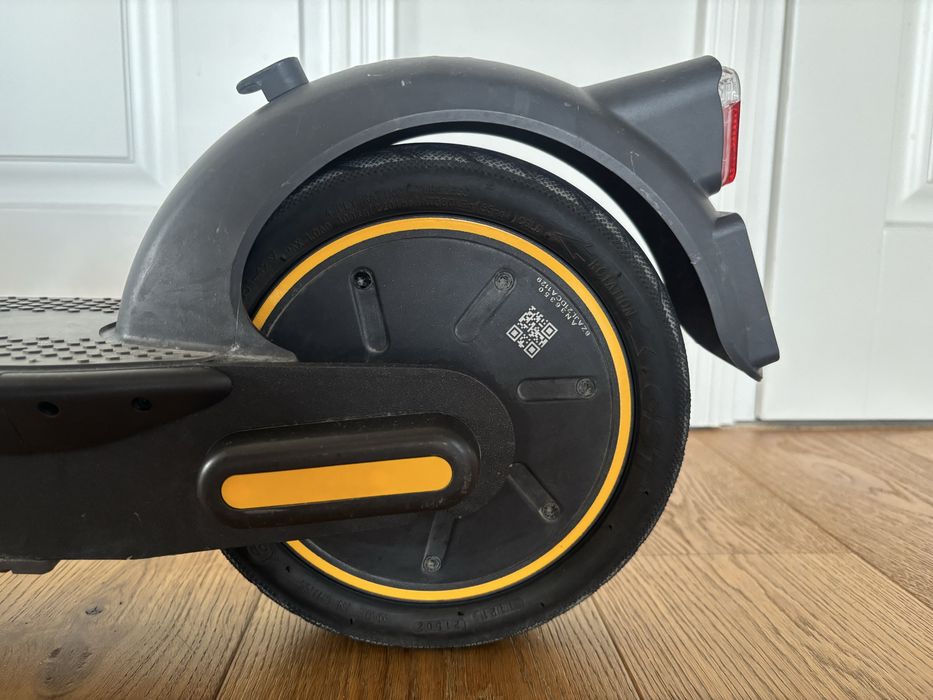 Hulajnowa elektryczna Ninebot Segway KickScooter MAX  G30E II