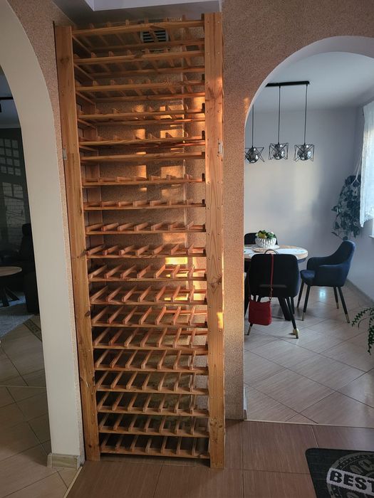 Stojak na wino drewniany