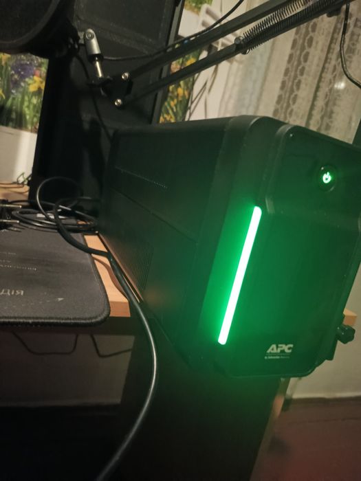 Источник бесперебойного питания APC 750VA (410W).