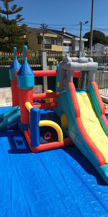 Insuflável castelo medieval com motor