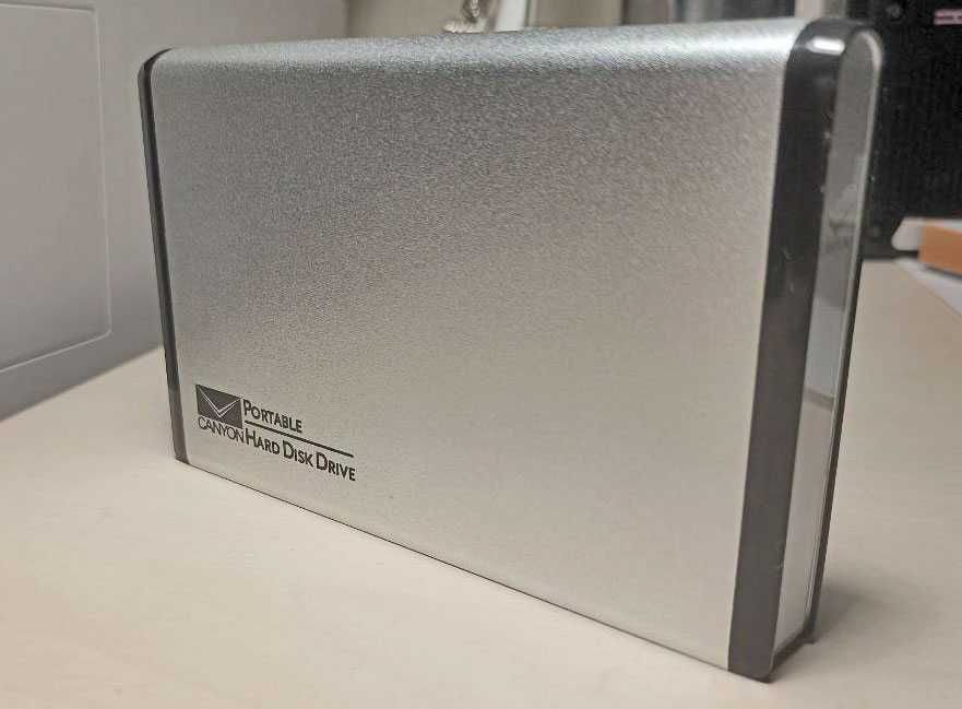 Продам зовнішній накопичувач Canyon Portable Hard Disk Drive 40GB
