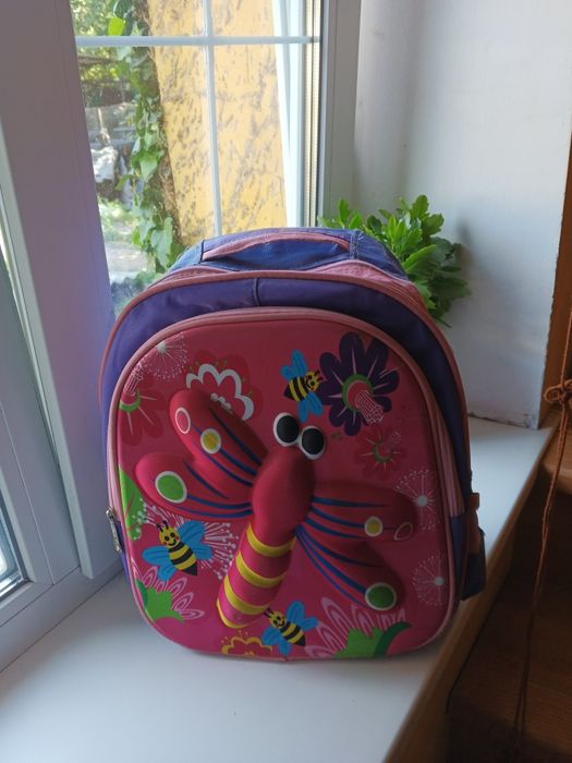 Отдам рюкзак для девочки