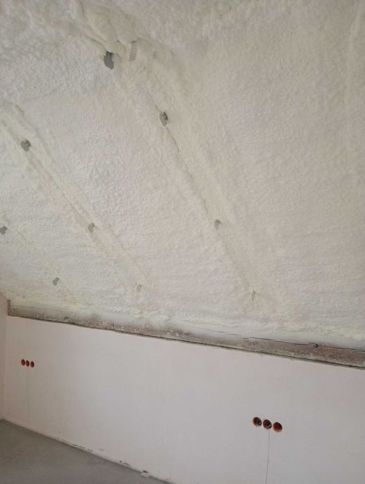 Ocieplenie Pianą Pur, izolacje natryskowe dachu, ocieplenie poddasza