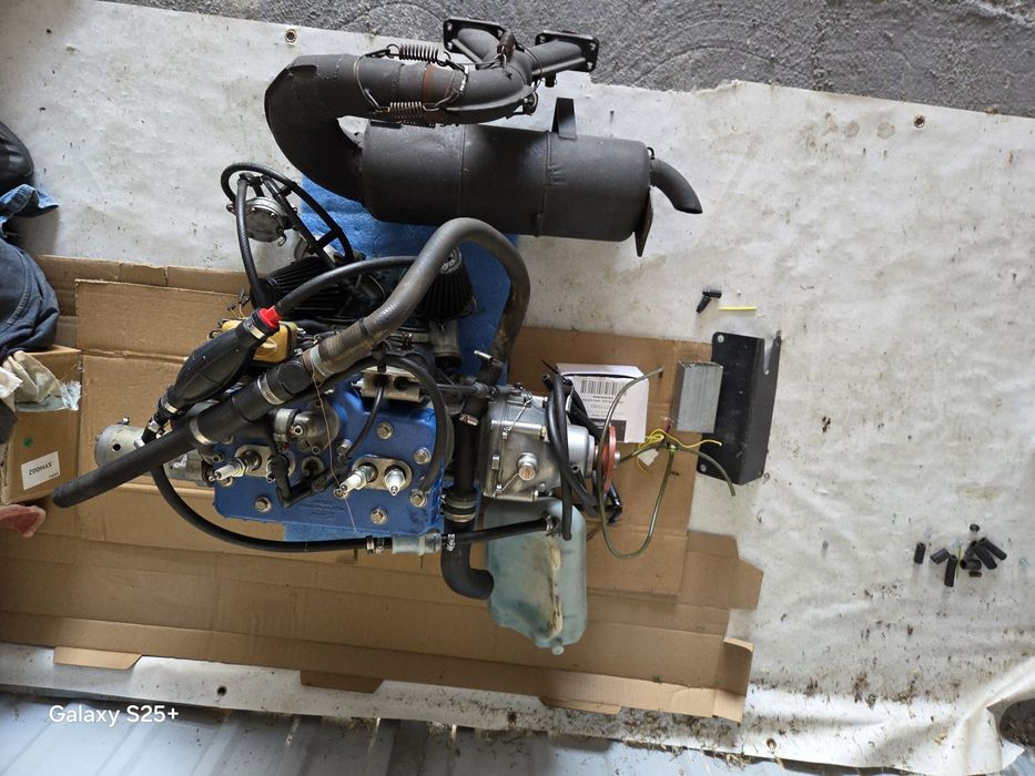 Silnik lotniczy rotax 582 niebieska glowica