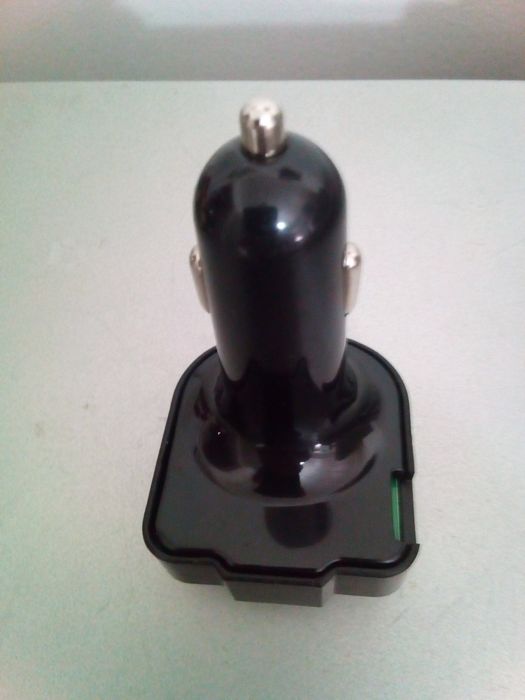 Ficha de Isqueiro c/radio e portas usb telefone