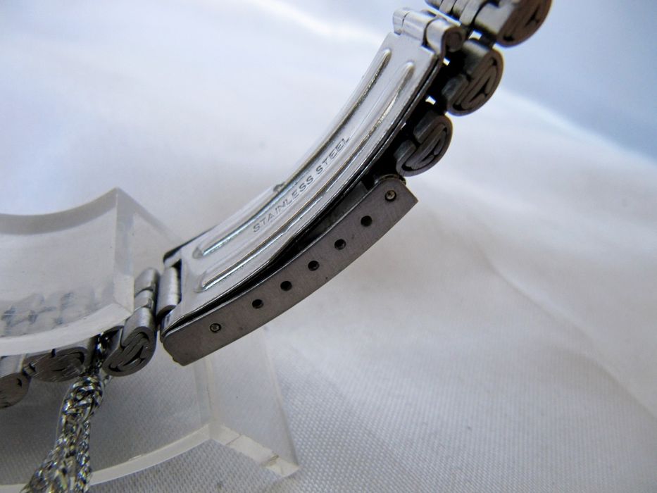 Часы Philip Persio Сингапур новые, кварцевые, женские