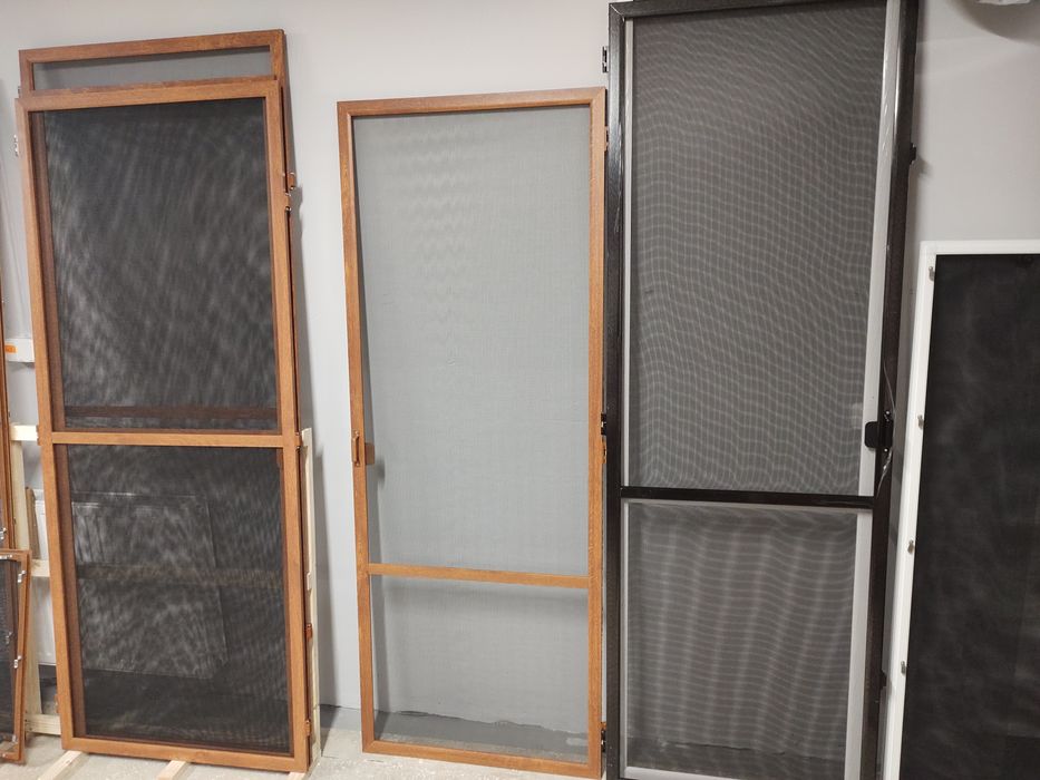 Moskitiera drzwiowa zawiasowa