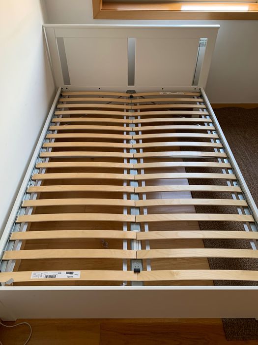 Cama 140x200 + Estrado + Colchão + Mesa Cabeceira - Modelo IKEA