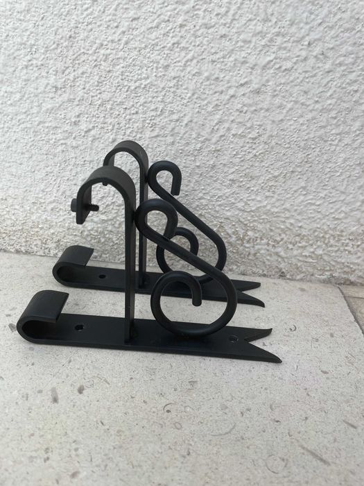 Suportes de varão de cortinado