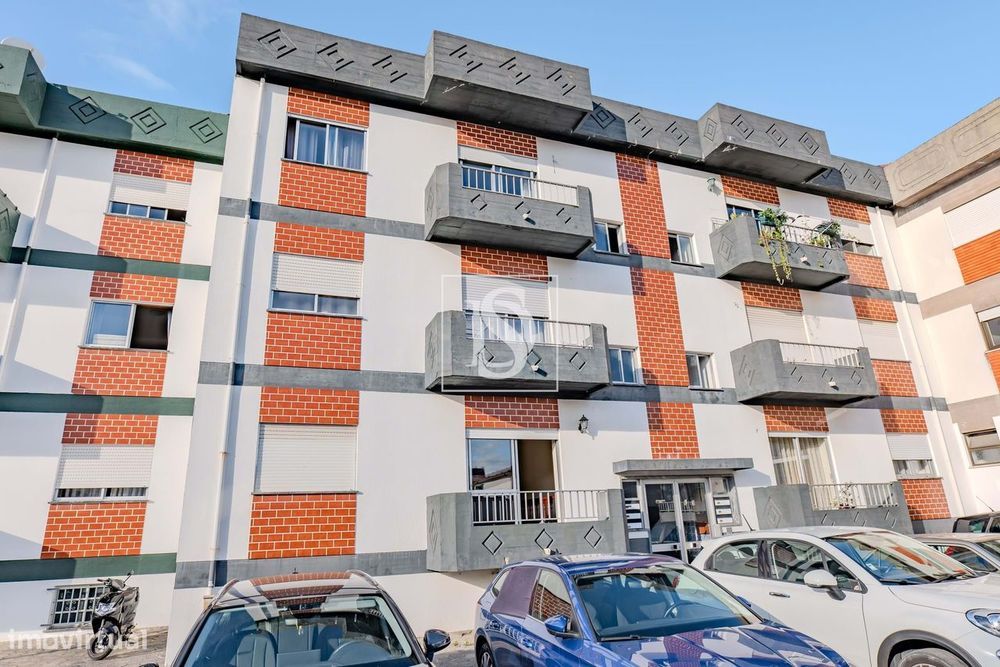 Apartamento T3+1 com garagem e espaço exterior/ Leiria