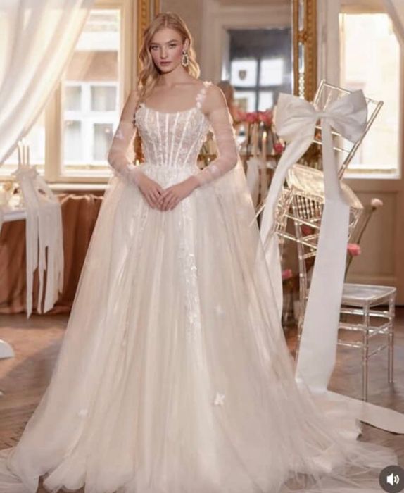 Продам ніжну весільну сукню)