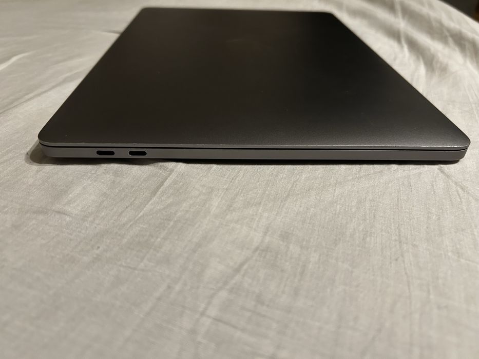Macbook Pro 2020 USZKODZONY