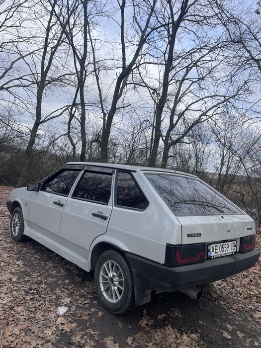 Продам свою ваз 2109 в ідеальному стані, по кузову питань не має, вся обслуговувана, газ 4го покоління , стоїть дорогий android планшет с камерою заднього виду, по авто ні чого робити не потрібно, авто с переоформленням, по всім питанням дзвоніть або пишіть