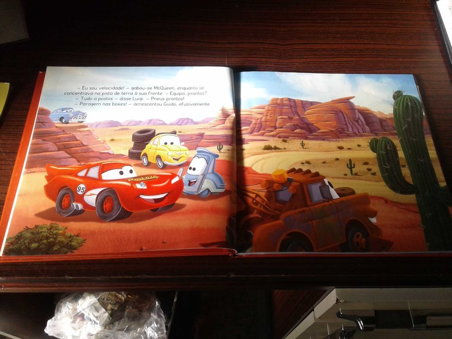 Livro Carros, como NOVO!