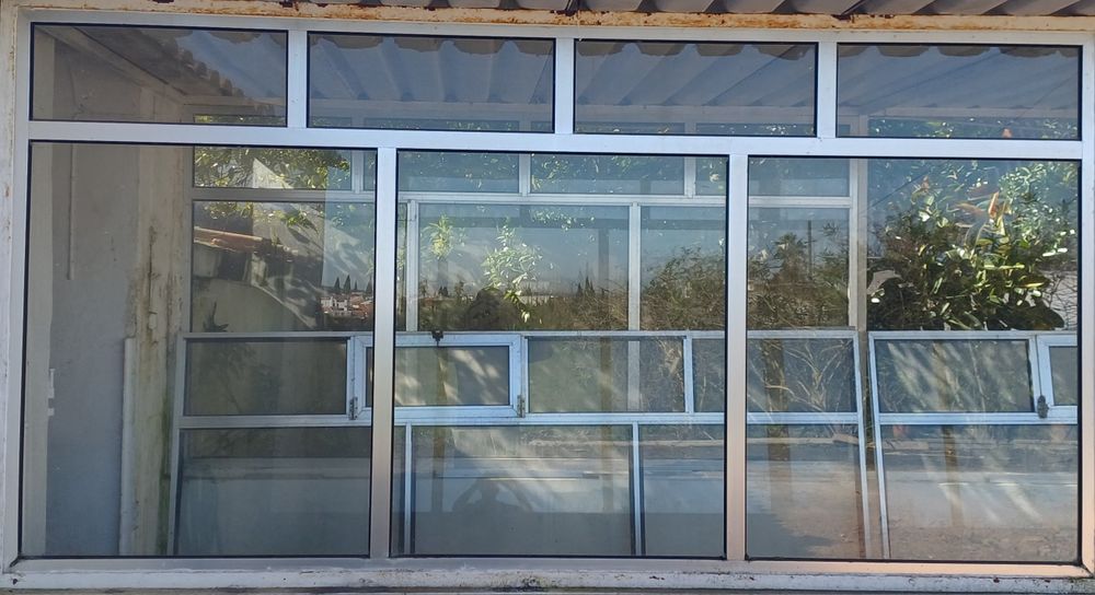 Caixilharia e janelas de alumínio