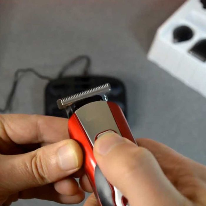 Машинка для стрижки GEMEI 10в1 — идеальный подарок мужчине