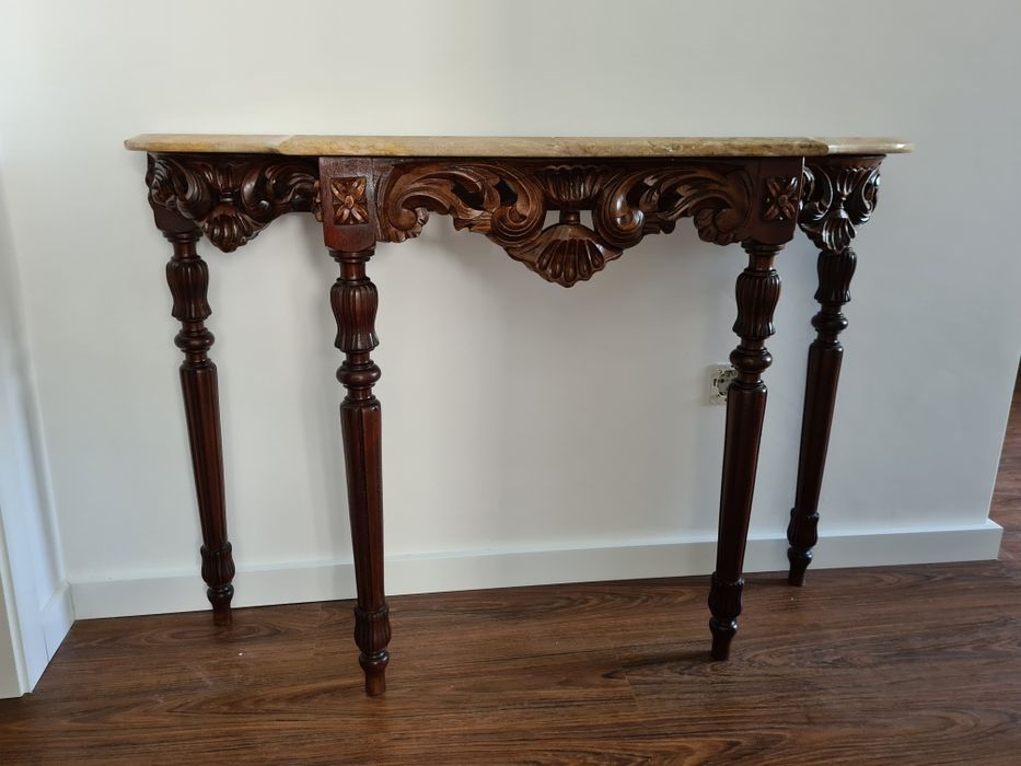 Mesa em mármore e madeira